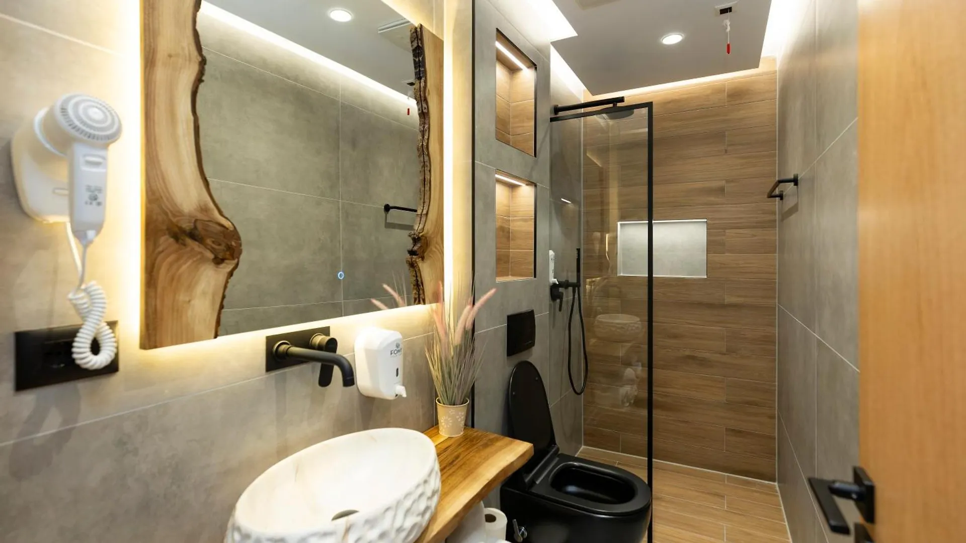 Hotel Joni Premium Ksamil 4*,